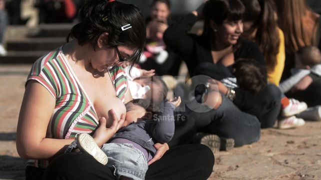 Piquetetazo santafesino: mujeres unidas por el derecho a dar la teta