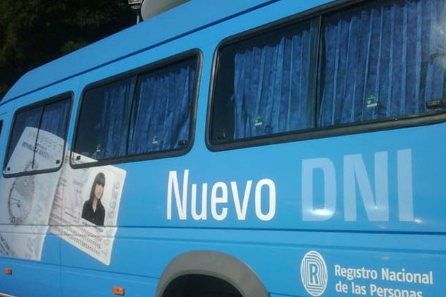 Presentan equipos portátiles para trámites digitales de DNI y pasaporte