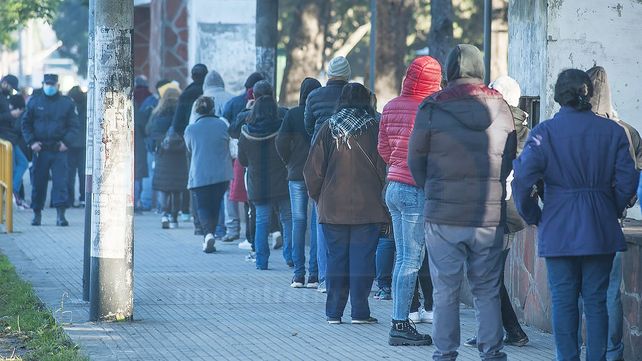 Vacunas: no harán combinaciones para completar segunda dosis