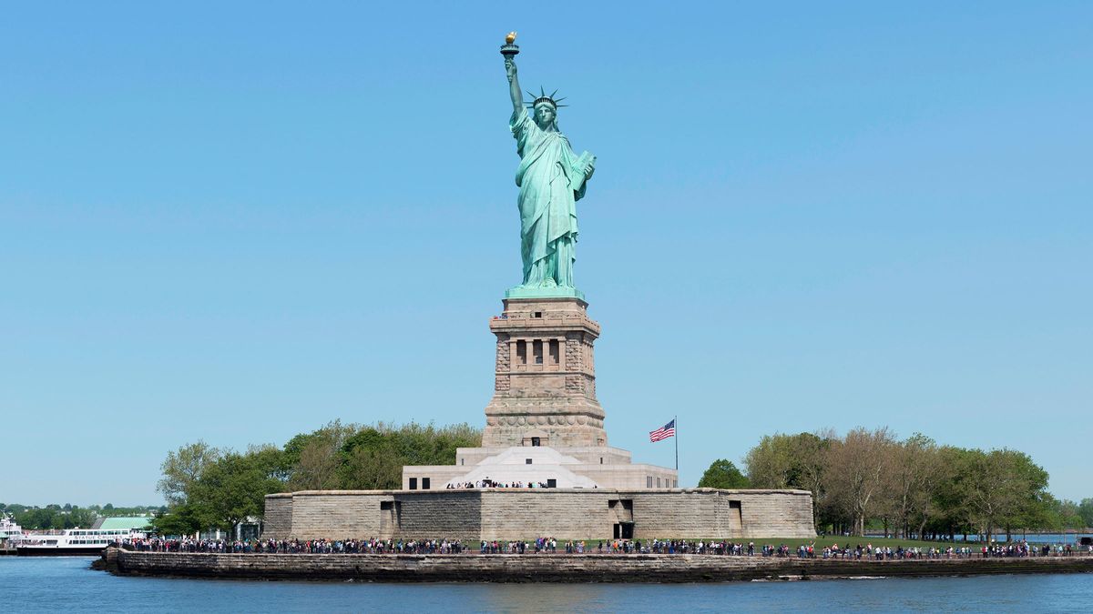 Reopens the crown of the Statue of Liberty