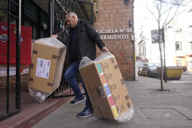 Todo listo. Las urnas y los boxes de votación ya fueron distribuidos en Rosario y el resto de la provincia.
