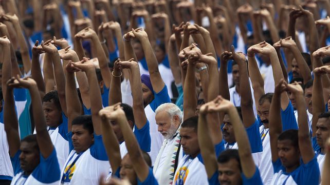 La India  celebra el Día Internacional del Yoga