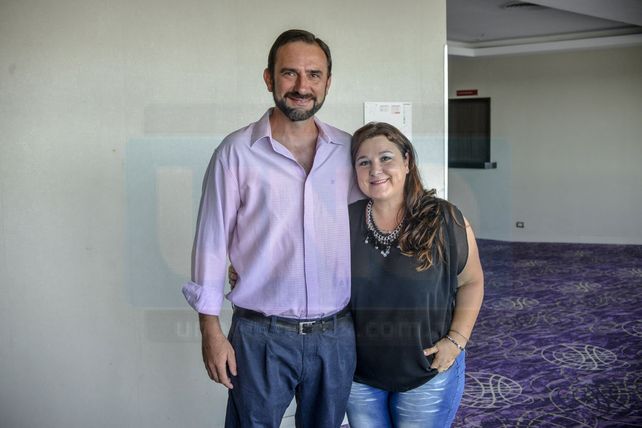 De frente. Fabián Schunk junto a su esposa