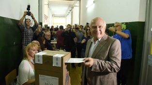 El gobernador Miguel Lifschitz votó en la Escuela Alberdi, de Ayacucho al 1500.&nbsp;