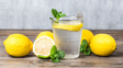 ¿El agua caliente con limón es realmente buena para la salud?