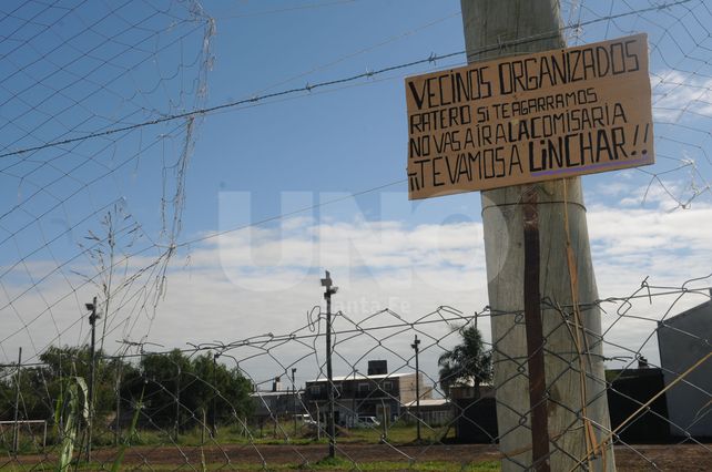 Un cartel que amenaza a los ladrones desata la polémica