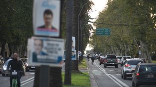 Impacto visual. Los afiches columneros invadieron las principales avenidas durante las Paso.