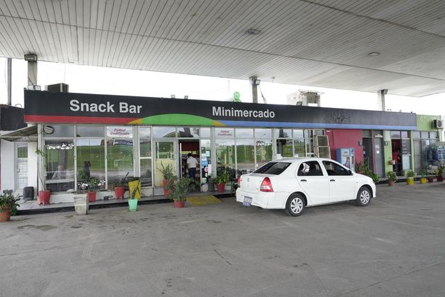 Fueron ocho los impactos de bala que recibió una estación de servicio de la zona oeste de Rosario.