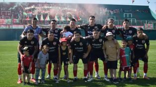 Aguirre firme en la cima de la A.&nbsp; El equipo rojiverde derrotó a Pablo VI 3 a 1 y continúa en los más de la tabla de posiciones.