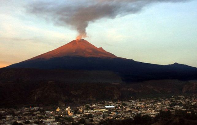 El volcán Popocatépetl se encuentra a unos 60 kilómetros del centro de Ciudad de México.