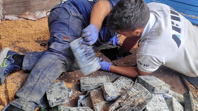 Aduana detectó 87 kilos de cocaína ocultos en un camión