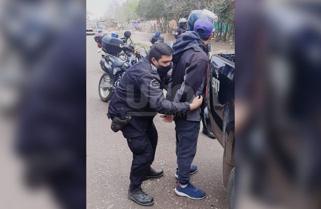 Resistió un control policial, lo apresaron y contaba con pedido de captura