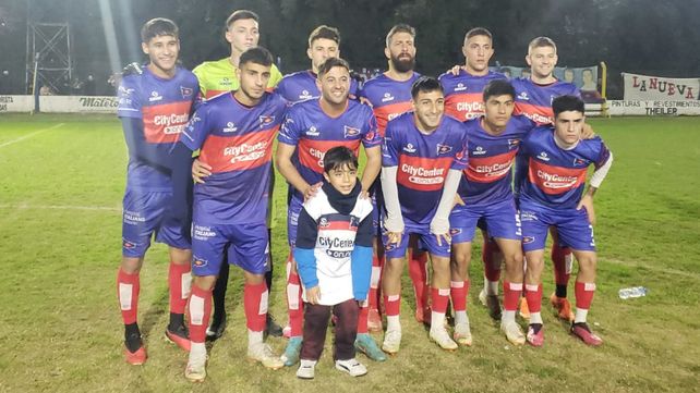 La formación charrúa que salió a jugar la ida de la 3ª fase del torneo provincial.