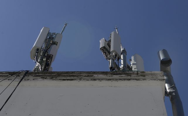 Javkin reglamentó la ordenanza -que data de 2008- que regula las instalaciones de antenas para radiocomunicaciones.