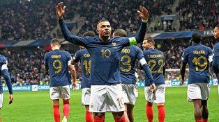 Kylian Mbappe marcó tres goles en la aplastante victoria de Francia.