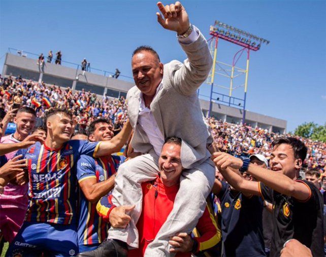 El entrenador Leo Fernández