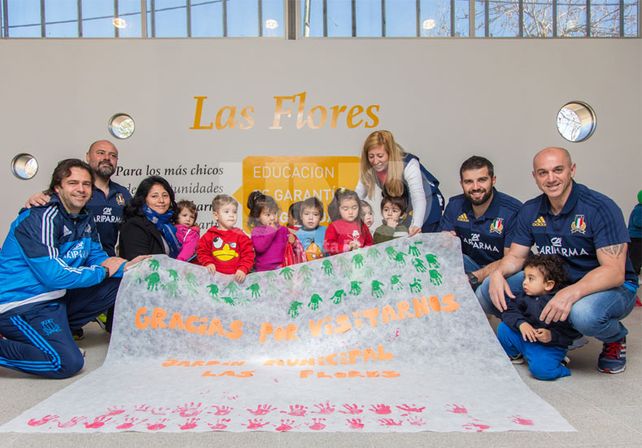 Previo al Test Match con Los Pumas, integrantes del seleccionado de Italia visitaron el Jardín Municipal de Las Flores