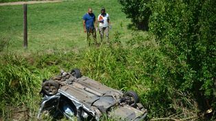 Tres muertos y tres heridos al desbarrancarse un automóvil en Córdoba