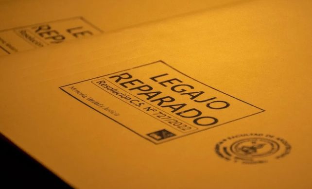 La facultad de Bioquímicas restituye los legajos de dos docentes asesinados durante la dictadura