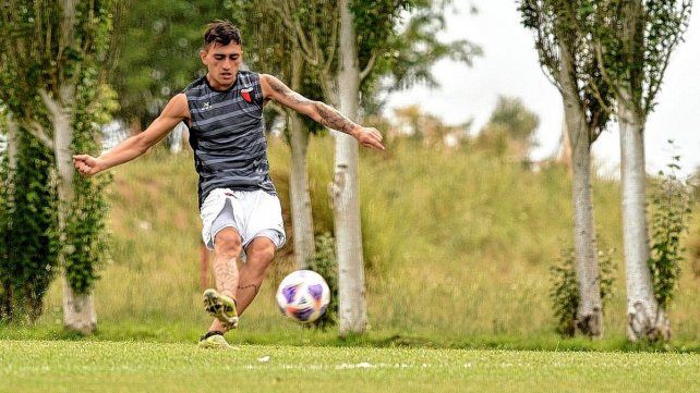 Nahuel Curcio firmó y subió a la Primera de Colón.