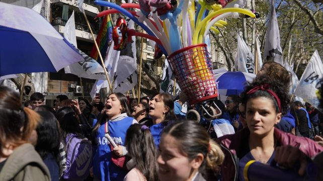Miles de rosarinos y militantes expresaron su repudio al atentado contra Cristina.