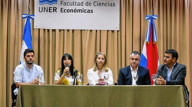 Stratta y Aluani en la capacitación a autoridades comunales