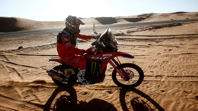 Benavides recortó su diferencia en la general de motos del Dakar
