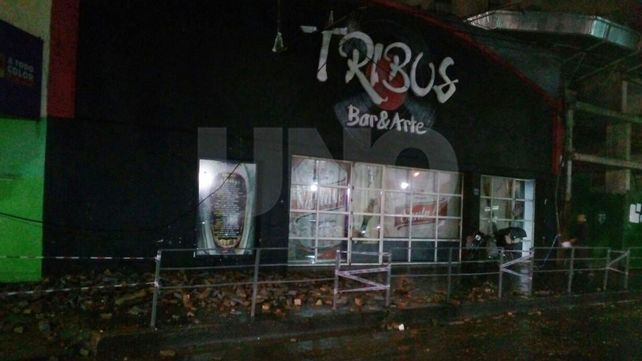 Postales del temporal. El bar de Vittori al 3500 perdió parte de la manpostería
