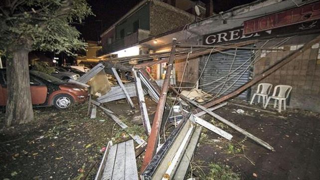 Un impresionante tornado produjo dos muertos en Roma