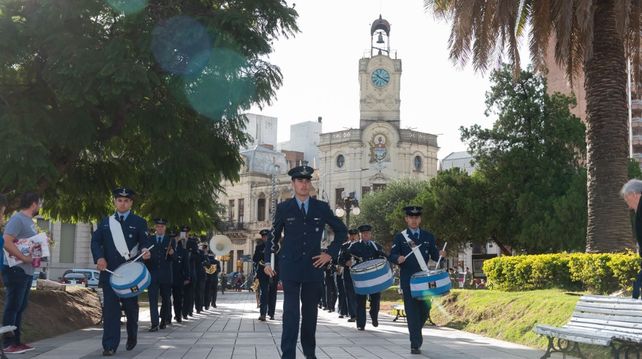 Música en plaza 1° de Mayo para conmemorar el Día de la Escarapela