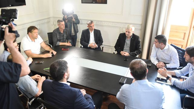 En la Gobernación. Dirigentes leprosos y canallas se reunieron con representantes de Seguridad de la provincia.