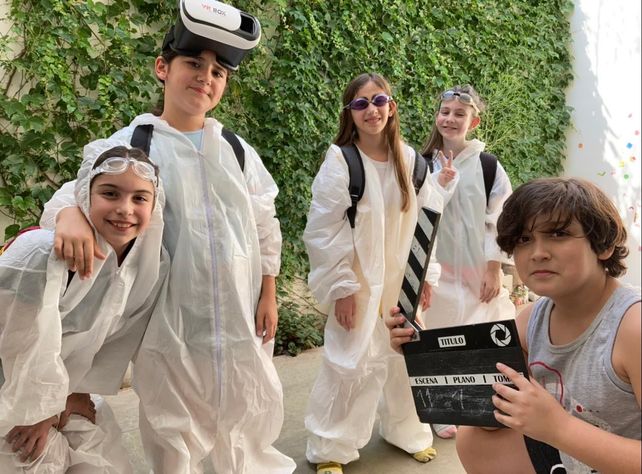 En pleno primer día de filmación de izquierda a derecha: Mía Ibanchi