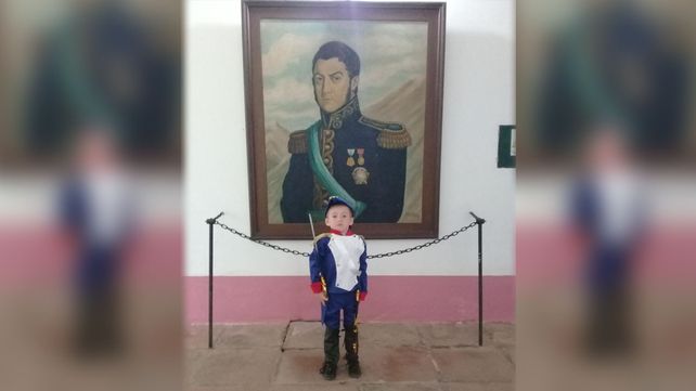 Conocé al granaderito santafesino, fan de San Martín