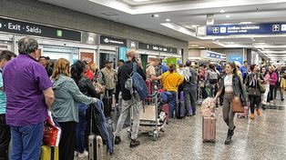 El ministro de Economía, Luis Caputo, anunció por la red social X la desvinculación de los empleados luego de lo la medida de fuerza en Aeroparque.