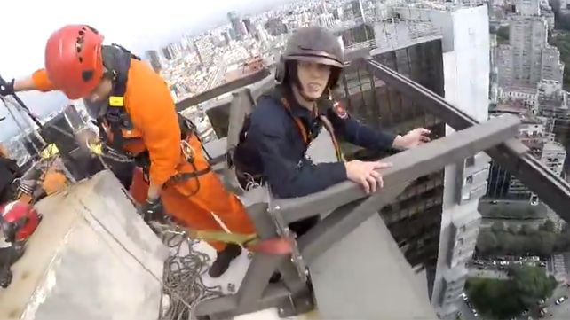 El youtuber polaco Marcin Banot escaló un edificio en Puerto Madero.