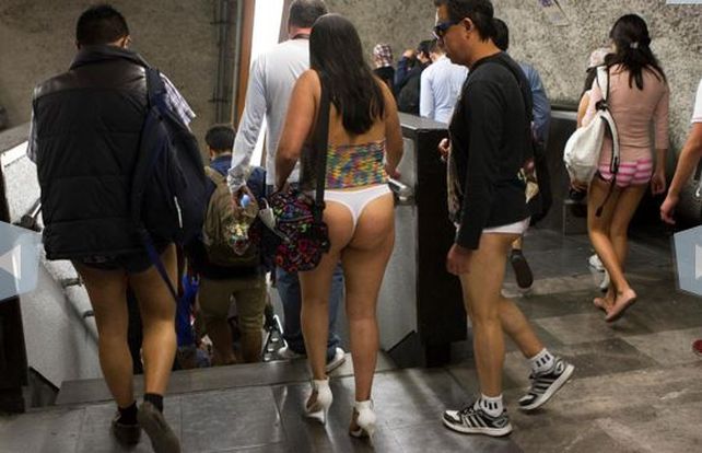 La idea fue andar con poca ropa en las estaciones de metro y reunirse en la plaza de la Revolución en Mexico.