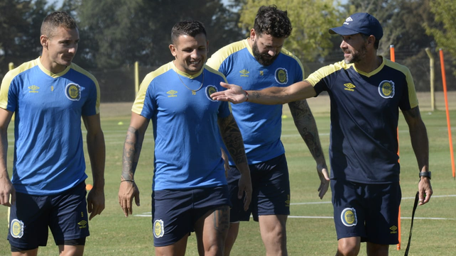 Vecchio hizo la pausa, pensó y decidió seguir en Central