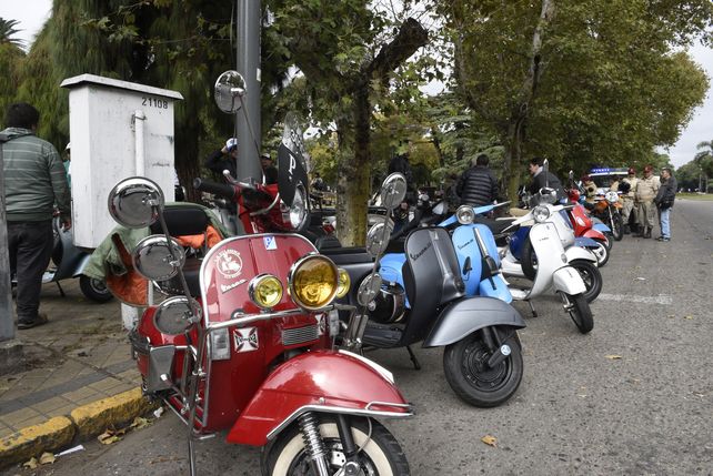 Los fanáticos celebraron  en Rosario los 70 años de la legendaria Vespa
