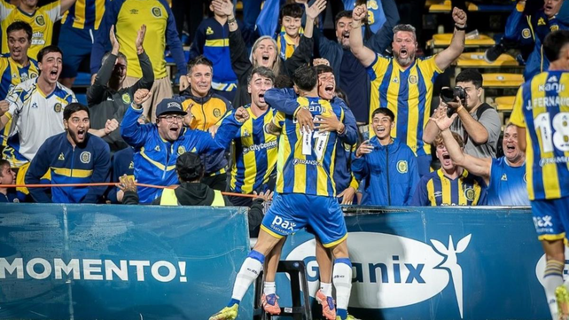 El festejo de gol de Ángel Di María en el 2-0 de Central ante Barracas