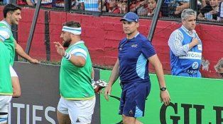 Andrés Charadia (de gorra) integra el staff técnico de Los Pumas.