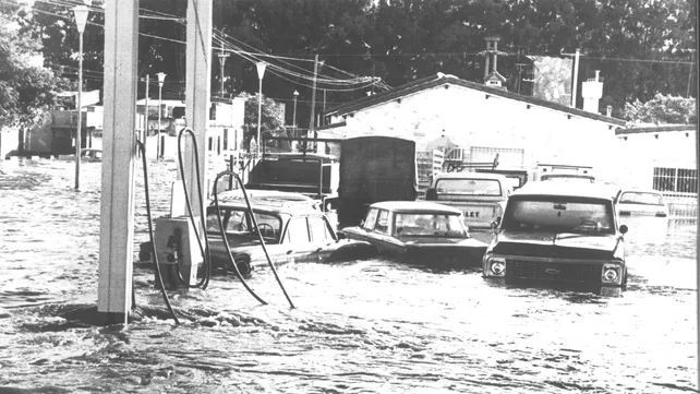 La estación de servicio tomada por el agua, 1986.