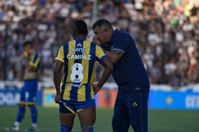 Campaz regresó de la citación en la selección colombiana y Almirón lo pondrá de titular en Central.