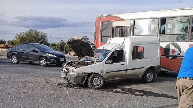 Violento choque con lesionados y una persona atrapada