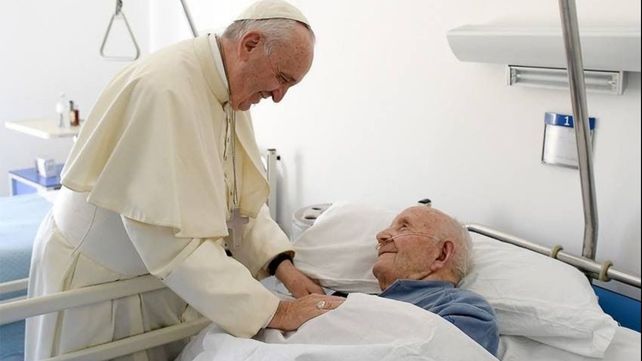 Ejemplo. El Papa Francisco ha sido uno de los grandes colaboradores del Servicio Sacerdotal de Urgencia.