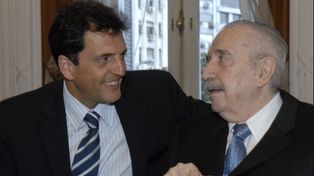 El candidato presidencial oficialista Sergio Massa recordó al fallecido ex presidente Raúl Alfonsín con un posteo en X.&nbsp;