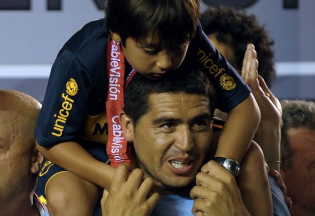 De tal palo. El hijo de Román mostró una buena pegada.