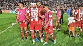 Unión fue goleado por Belgrano en Santa Fe, terminó insultado por su gente y se hunde en la tabla