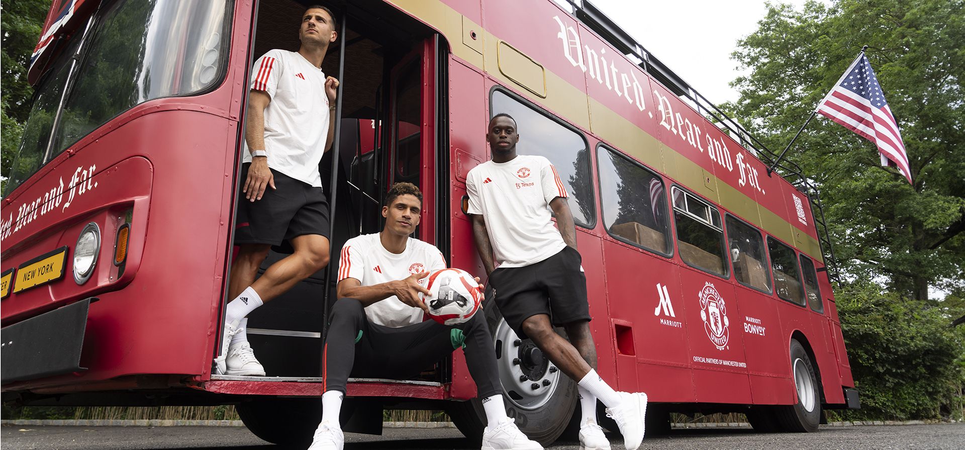 Marriott Bonvoy y Marriott Hotels, Socios Oficiales del Manchester United, estrenan el “United Cerca y lejos." pub bus con Raphaël Varane, Diogo Dalot y Aaron Wan-Bissaka antes de la gran fiesta para los aficionados el día del partido este sábado 22 de julio en Hudson Yards. (Ben Hider/AP Images for Marriott Bonvoy and Marriott Hotels) Marriott Bonvoy y Marriott Hotels, Socios Oficiales del Manchester United, estrenan el “United Cerca y lejos." pub bus con Raphaël Varane, Diogo Dalot y Aaron Wan-Bissaka antes de la gran fiesta para los aficionados el día del partido este sábado 22 de julio en Hudson Yards. (Ben Hider/AP Images for Marriott Bonvoy and Marriott Hotels)