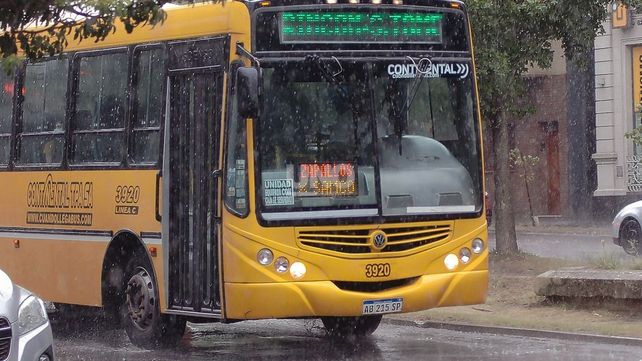Las distintas líneas de colectivos vuelven a funcionar en Santa Fe tras el fuerte temporal