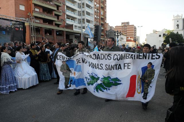 Frenar la violencia, el eje de los discursos en el acto del 25 de Mayo